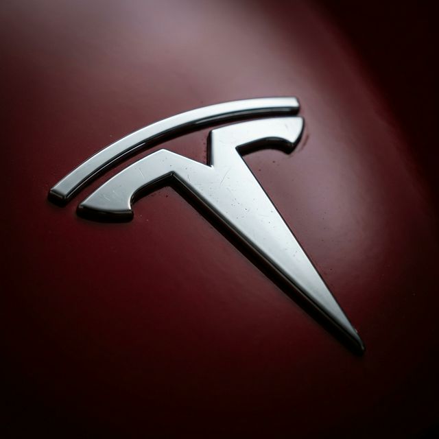 Tesla araç şarj projesi